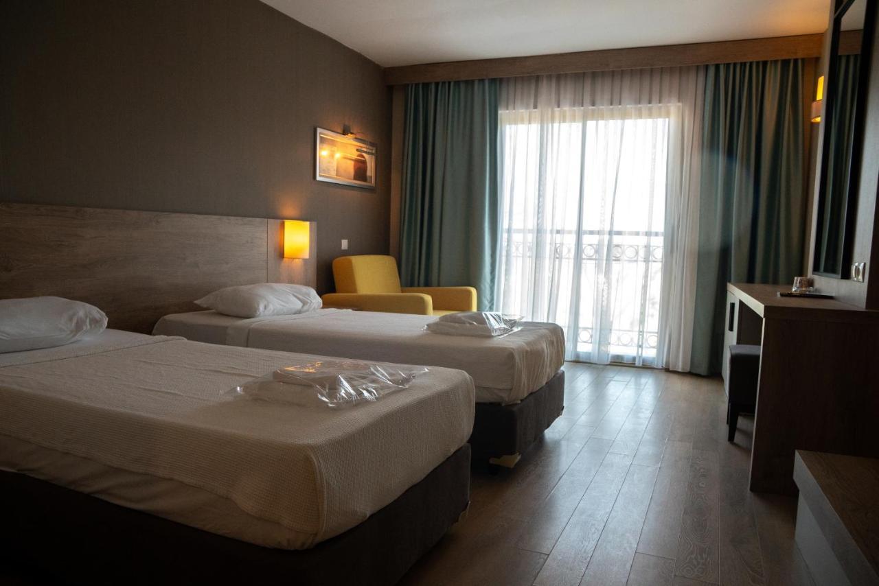 Lucida Beach Hotel Camyuva Luaran gambar