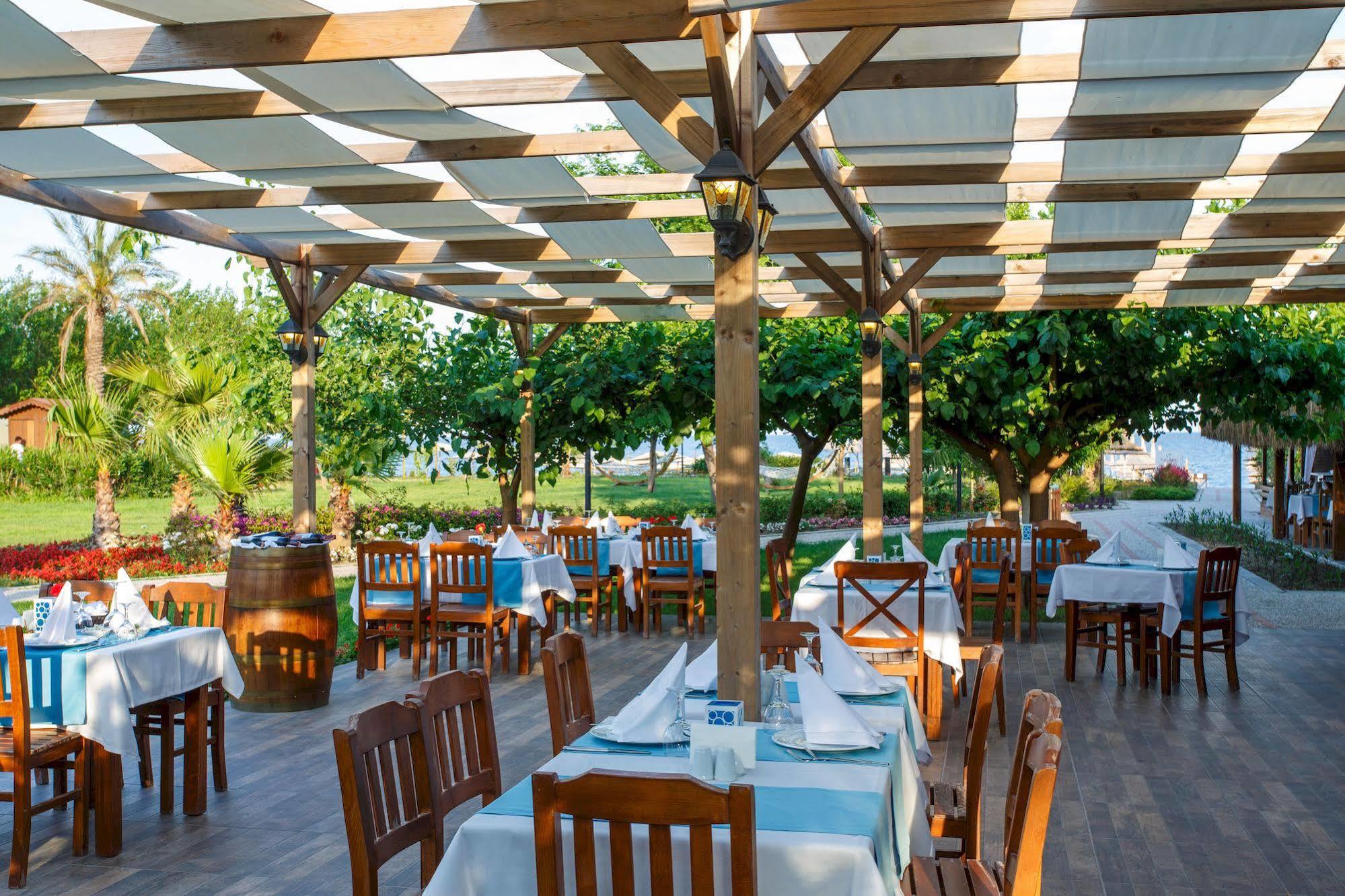 Lucida Beach Hotel Camyuva Luaran gambar
